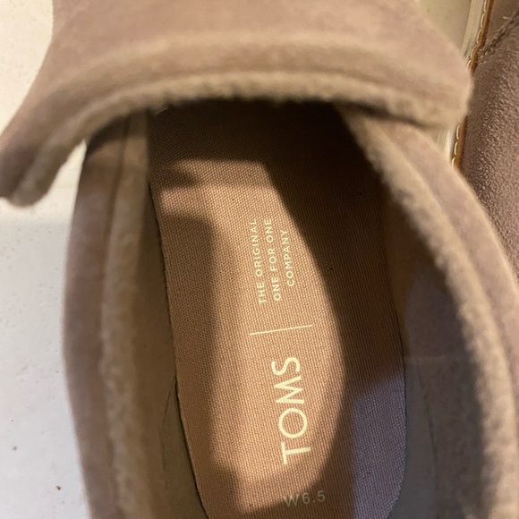 Toms sneakers size 6.5 - Picture 3 of 3